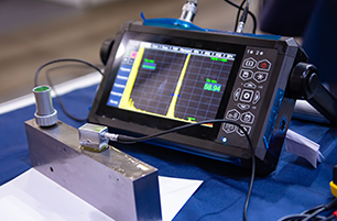 Ultrasonic testing of metal material Ultrasonic testing of metal material